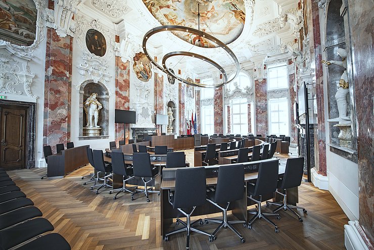 Die Mai-Sitzung findet im Plenarsaal des Alten Landhauses statt.